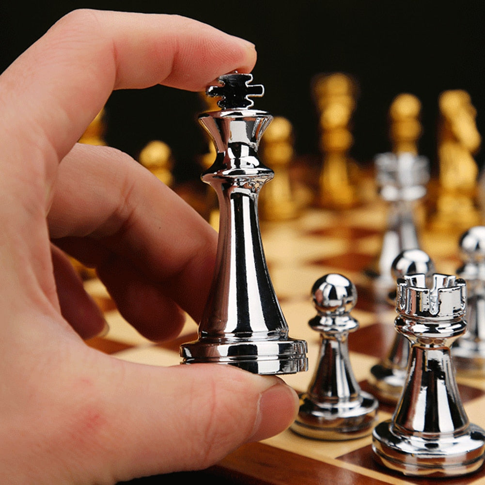 Luxury Chess Board with Metal Pieces and Wooden Box