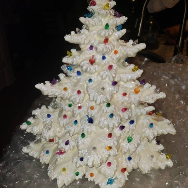 LED Lighted Christmas Tree Decor™