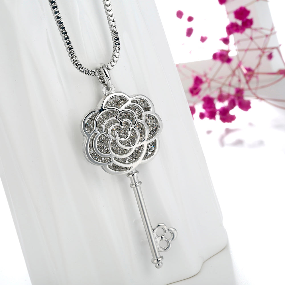 Long Necklace with Pendant for Women - Key - Gitelle